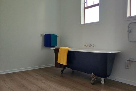 Photo of property in 4 Hollyhock Place, Browns Bay, Auckland, 0630