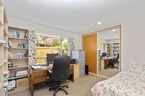 Photo of property in 33 Farnswood Place, Redwood, Christchurch, 8051