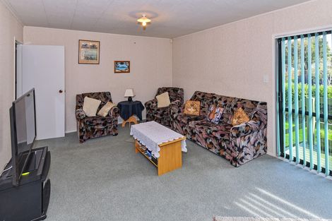 Photo of property in 84 Sykes Road, Weymouth, Auckland, 2103