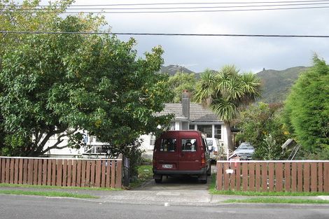 Photo of property in 6 Maru Street, Stokes Valley, Lower Hutt, 5019