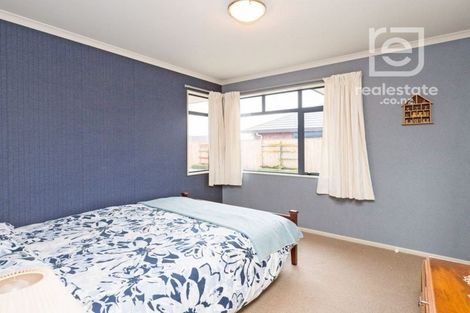 Photo of property in 26 Geneva Terrace, Kelvin Grove, Palmerston North, 4414
