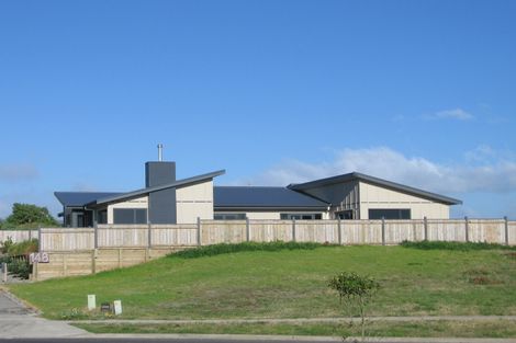 Photo of property in 148 Field Way, Waikanae Beach, Waikanae, 5036