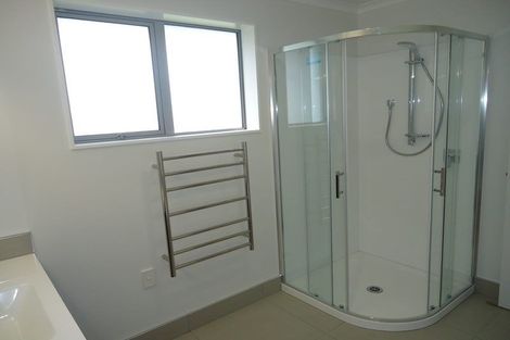 Photo of property in 10 Roto View, One Tree Point, 0118