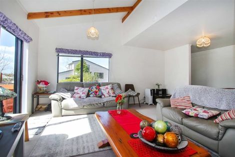 Photo of property in 1/17 Bronzewing Terrace, Unsworth Heights, Auckland, 0632