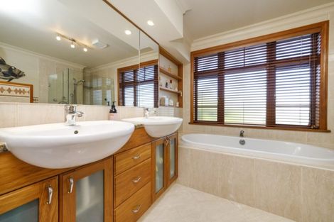 Photo of property in 14 Pastoral Lane, Hokowhitu, Palmerston North, 4410