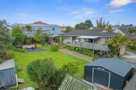 Photo of property in 1/2c Sunnynook Road, Sunnynook, Auckland, 0620