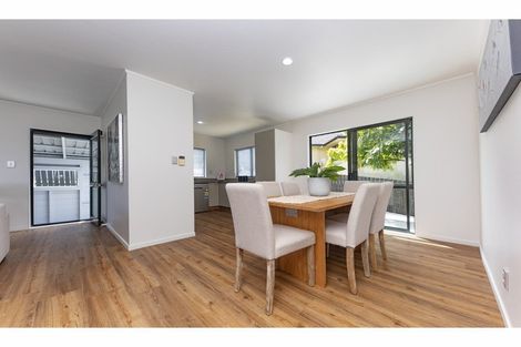 Photo of property in 6 Tellin Close, Massey, Auckland, 0614