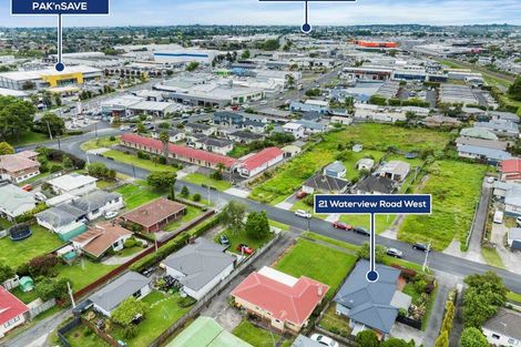 Photo of property in 21 Waterview Road West, Stanley Point, Auckland, 0624