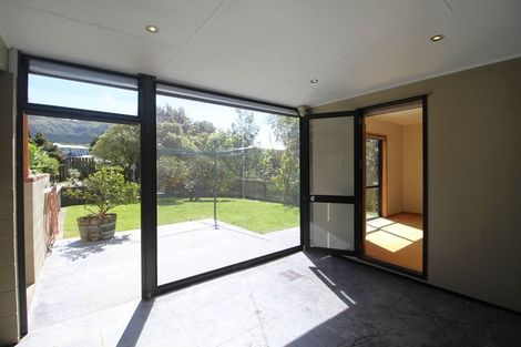 Photo of property in 31 Coates Street, Tawa, Wellington, 5028