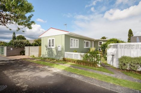 Photo of property in 496c Devonport Road, Tauranga South, Tauranga, 3112