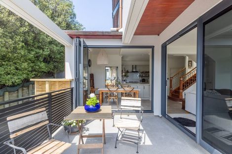 Photo of property in 4a Seapoint Road, Bluff Hill, Napier, 4110