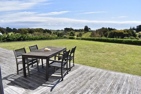 Photo of property in 9 Waitaheke Road, Te Horo, Otaki, 5581