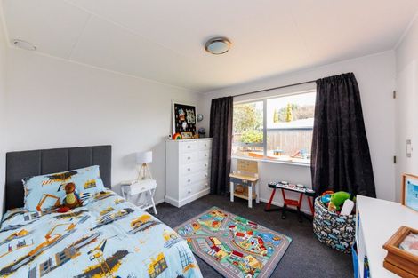 Photo of property in 3 Forbes Place, Kelvin Grove, Palmerston North, 4414