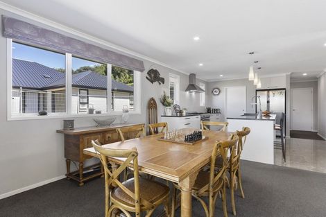 Photo of property in 43 Lakeside Terrace, Omokoroa, 3114