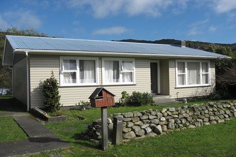 Photo of property in 80 Wood Street, Wainuiomata, Lower Hutt, 5014