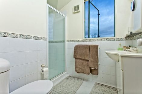 Photo of property in 2/42 Churchill Road, Murrays Bay, Auckland, 0630