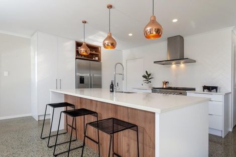 Photo of property in 15 Vogwill Road, Kumeu, 0810