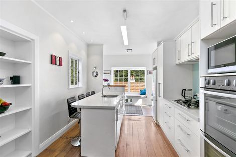 Photo of property in 12 Moana Road, Kelburn, Wellington, 6012