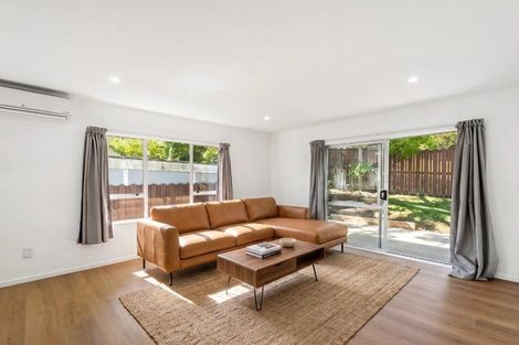 Photo of property in 2/8 Thistledew Place, Bayview, Auckland, 0629