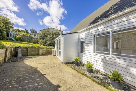 Photo of property in 27a Rotoiti Avenue, Pakuranga Heights, Auckland, 2010