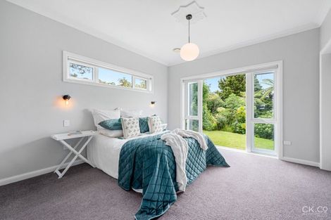 Photo of property in 34 Miromiro Road, Normandale, Lower Hutt, 5010