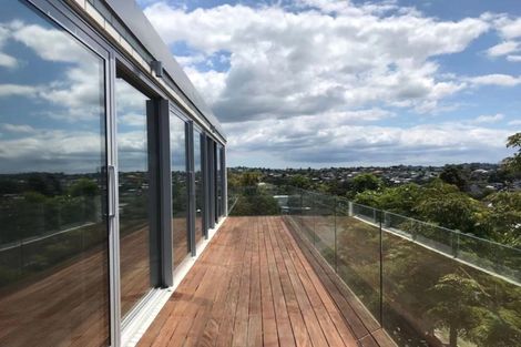 Photo of property in 1/14 Rothesay Bay Road, Rothesay Bay, Auckland, 0630