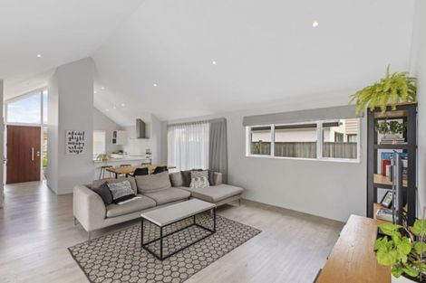 Photo of property in 9 Parachute Crescent, Papakura, 2110