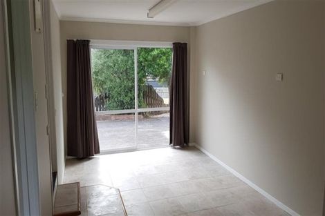 Photo of property in 2/4202a Great North Road, Glendene, Auckland, 0602