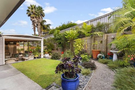 Photo of property in 15 Waldorf Crescent, Orewa, 0931
