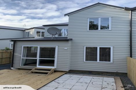 Photo of property in 3/30 John Jennings Drive, Oteha, Auckland, 0632