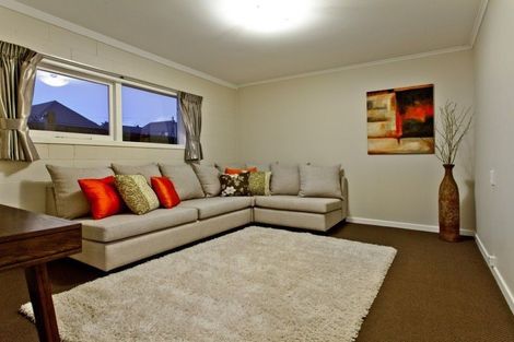 Photo of property in 134 East Coast Road, Forrest Hill, Auckland, 0620