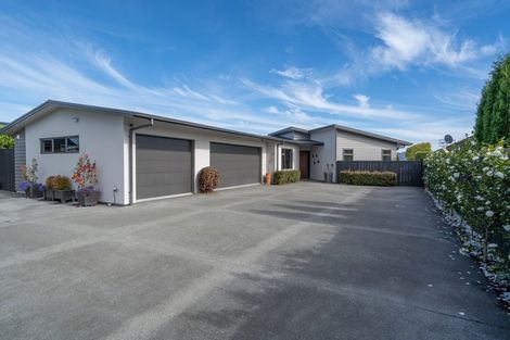 Photo of property in 27 Pukenamu Road, Rainbow Point, Taupo, 3330