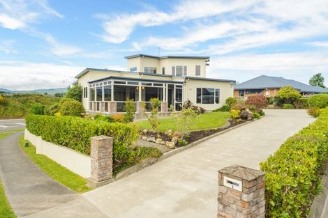 Photo of property in 1 Silkwood Place, Fitzherbert, Palmerston North, 4410
