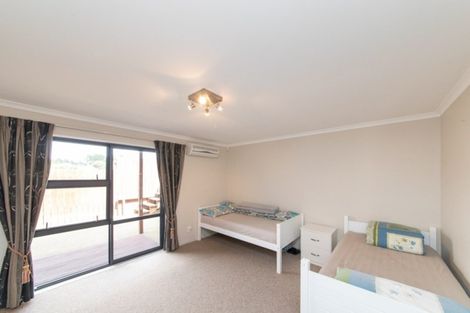 Photo of property in 7 Ruapehu Drive, Fitzherbert, Palmerston North, 4410