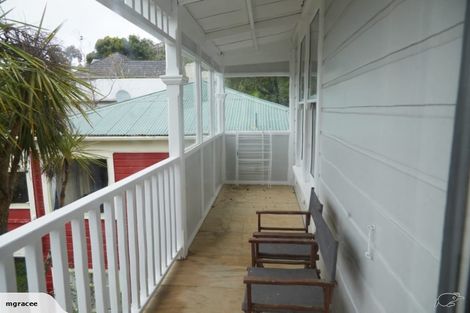Photo of property in 53 Garden Road, Northland, Wellington, 6012