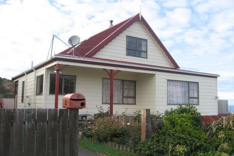 Photo of property in 19 Welland Place, Island Bay, Wellington, 6023