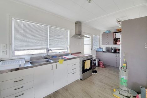 Photo of property in 1/802 East Coast Road, Oteha, Auckland, 0630