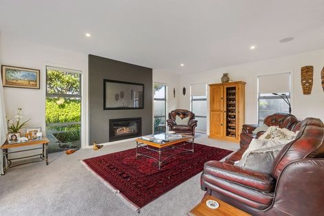 Photo of property in 4 Wentworth Lane, Waiwhakaiho, New Plymouth, 4312