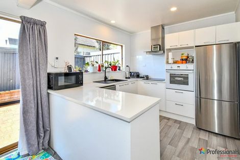 Photo of property in 2/8 Wood Street, Papakura, 2110