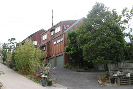 Photo of property in 2/24 Thalia Place, Totara Vale, Auckland, 0629