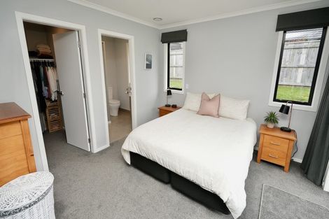 Photo of property in 202 Pacific Drive, Fitzherbert, Palmerston North, 4410