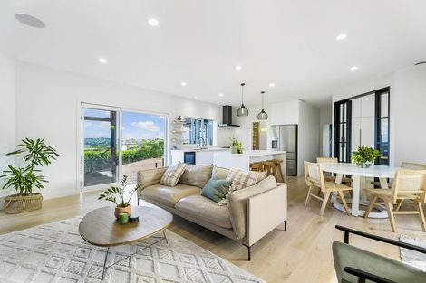 Photo of property in 6 Dorchester Place, Orewa, 0931