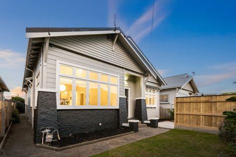 Photo of property in 137 Onepu Road, Lyall Bay, Wellington, 6022