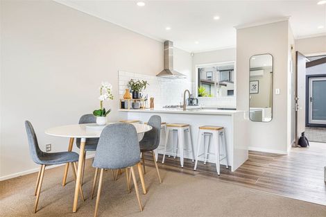 Photo of property in 9s Clearwater Cove, West Harbour, Auckland, 0618