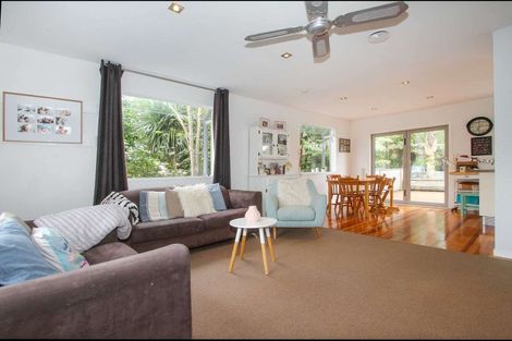 Photo of property in 96 Millbrook Road, Sunnyvale, Auckland, 0612