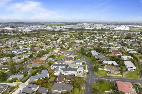 Photo of property in 25 Chatsworth Crescent, Pakuranga Heights, Auckland, 2010