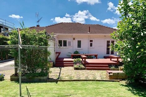 Photo of property in 27 Atkin Avenue, Mission Bay, Auckland, 1071