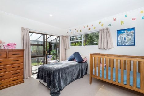 Photo of property in 33 Mayfair Crescent, Mairangi Bay, Auckland, 0630