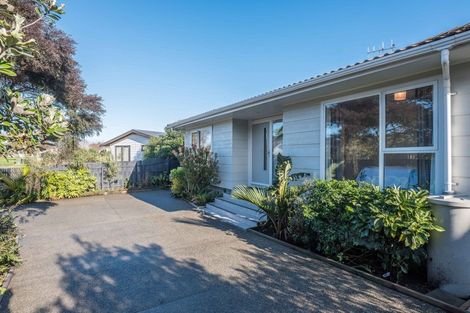 Photo of property in 9 Nugget Grove, Raumati Beach, Paraparaumu, 5032