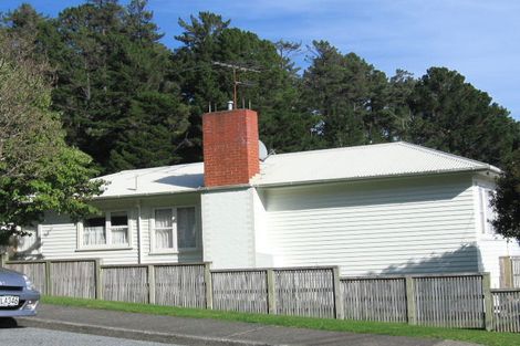 Photo of property in 100 Manuka Street, Stokes Valley, Lower Hutt, 5019